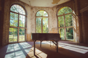 an old piano an old piano